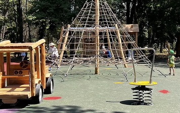 VIDEO Nicușor Dan: Schimbăm toate locurile de joacă