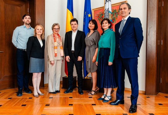 FOTO Nicușor Dan anunță: BERD este interesată să finanțeze mijloace de transport în comun nepoluante