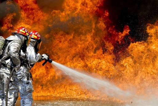 FOTO Un incendiu puternic a izbucnit în Popești-Leordeni