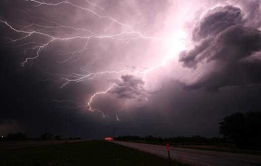 Meteorolog militar despre ce începe azi în România: „Oamenii să ia în seamă alertele! De peste 20 de ani nu am văzut pe hărțile de prognoză atâta apă în atmosferă”