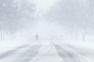 HARTĂ Vremea se înrăutățește de la noapte – Vântul va sufla cu putere în cea mai mare parte a țării și se extind ninsorile. Cod roșu de viscol puternic și ninsori abundente în anumite zone