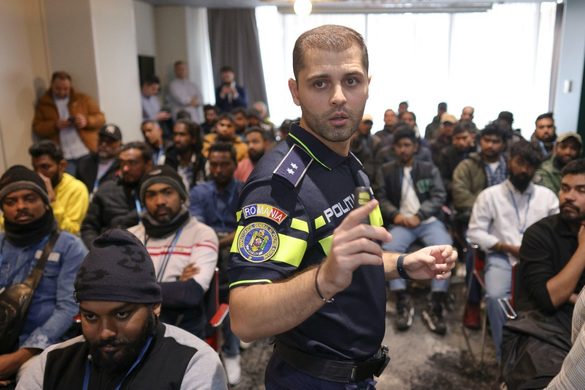FOTO Livratorii din România ai Glovo, Tazz, Bolt, Bringo au fost duși la un curs de educație și siguranță rutieră 