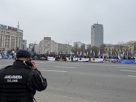 FOTO Polițiștii, inclusiv cei care păzesc închisorile, au ieșit pe stradă să protesteze