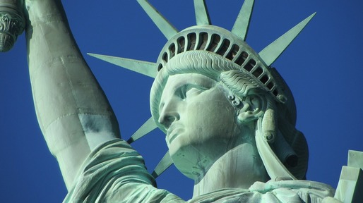 După zeci de ani de așteptare, România primește astăzi liber la visul american - acces fără vize. Câți români trăiesc în America și ce state preferă. Val de emigrări în 1895. Vine un altul?