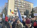 VIDEO Sindicatul Liber Navalistul, protest în fața Ministerului Economiei. Ministrul Bogdan Ivan a convocat administratorul judiciar pentru a solicita amânarea concedierilor