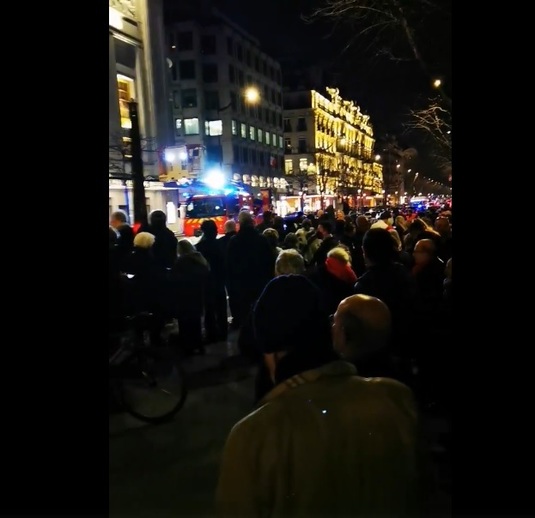 VIDEO Incendiu la Théâtre des Champs-Élysées în plin spectacol