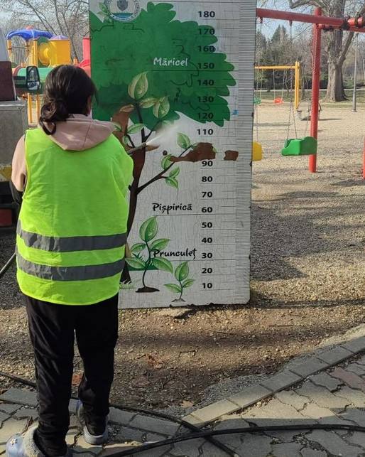 FOTO A început curățenia de primăvară în parcurile bucureștene