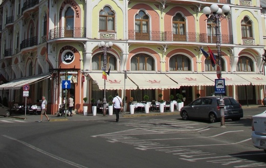 Percheziții în Oradea, după ce polițiștii de la Brigada de Operațiuni Speciale și-au înregistrat mașinile personale ca autospeciale pentru a nu plăti taxa de parcare