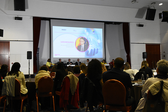 VIDEO Profit Health.forum – Medicii români, prost repartizați în teritoriu. Sistemul suferă din cauza risipei banului public și a relației dintre pacient și medic. Există însă și soluții