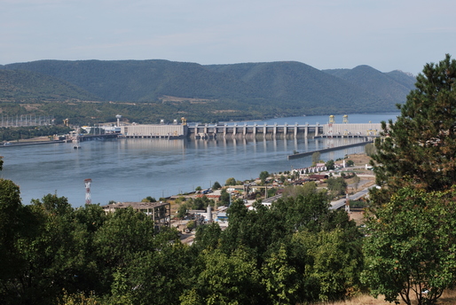 Sute de pești morți, în lacul de acumulare al barajului de la Porțile de Fier 1
