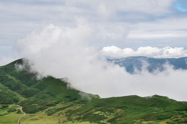 Temperaturi mai coborâte decât cele obișnuite, în cea mai mare parte a lunii mai, care se va încheia însă cu valori termice peste cele specifice perioadei