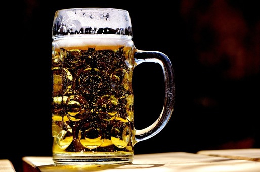 Dosar penal la Brăila: Reprezentantul unui partid ar fi oferit alcool mai multor persoane ca să voteze un anumit candidat
