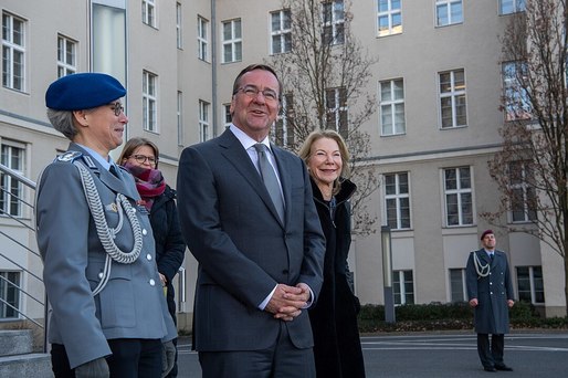 Ministrul german al apărării nu exclude posibilitatea revenirii la recrutare, în contextul în care Germania încearcă să își consolideze forța militară