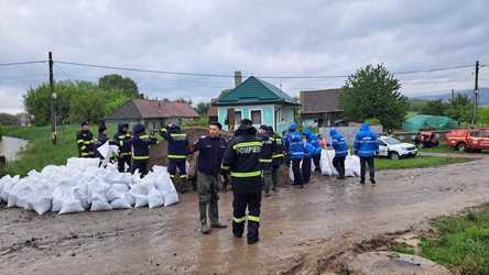 FOTO Mii de angajați de la „Apele Române” sunt în alertă