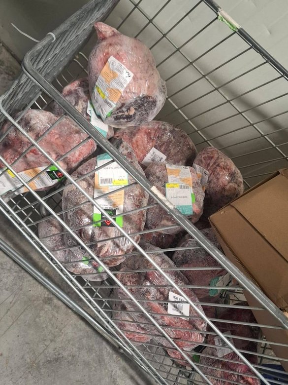 FOTO Ce au găsit inspectorii ANSVSA în hypermarketuri din Capitală