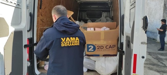 Soț și soție depistați cu 1,4 milioane de dolari ascunși pe corp, în PTF Siret