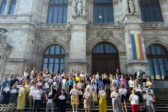 FOTO Zeci de grefieri protestează la instanțe și parchete din București, după eliminarea sporului pentru condiții grele de muncă. „Refuzăm umilința”