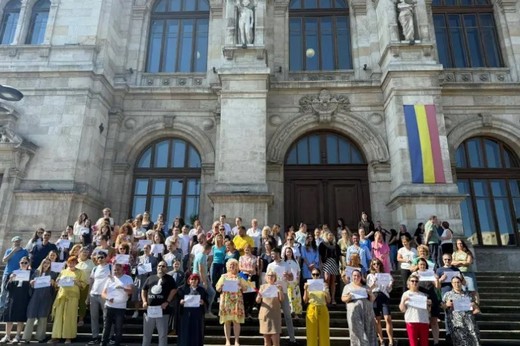 FOTO Zeci de grefieri protestează la instanțe și parchete din București, după eliminarea sporului pentru condiții grele de muncă. „Refuzăm umilința”