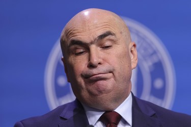  Bolojan a anunțat o reformă a burselor