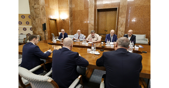 Premierul a avut consultări cu sindicatele pe măsurile de reducere a deficitului, anunțate ieri. Bolojan: Propunerile reprezentanților sindicali vor fi analizate