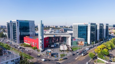 ULTIMA ORĂ VIDEO Incendiu puternic la cel mai mare mall din capitală, oamenii au fost evacuați