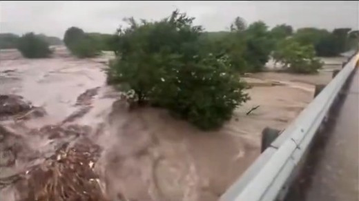 VIDEO Inundații devastatoare în Texas. Cel puțin 50 de morți, copii dispăruți și case distruse