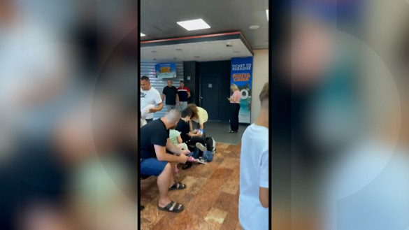FOTO Haos pe Aeroportul Timișoara - Sute de pasageri au așteptat ore întregi o cursă 