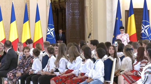 VIDEO Cu propriul exemplu, Nicușor Dan le-a spus copiilor când să nu plece din țară. "Am vrut să fac matematică, apoi am văzut că se demolau case și m-am făcut ONG-ist!"