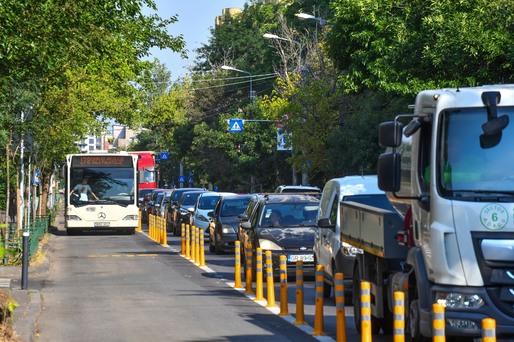 VIDEO&FOTO Primăria Sector 6, după ce a deschis o bandă specială: 3 minute cu autobuzul, 18 minute cu mașina personală. Ce alegi?