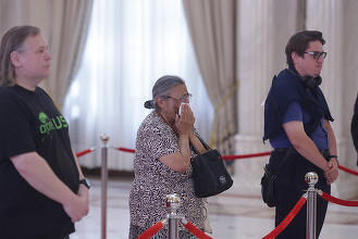 FOTO 1.000 de persoane, preponderent oameni mai în vârstă, dar și tineri, și-au luat adio de la Ion Iliescu 