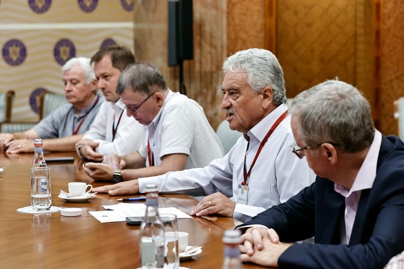 FOTO Bolojan promite profesorilor simplificări în sistemul de învățământ, după ce le-a majorat norma cu 2 ore 