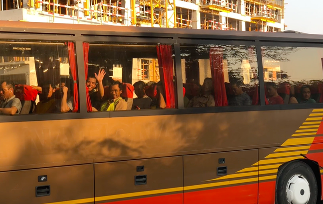 Primul conflict în România între muncitorii români și cei nepalezi. Bătaie generală VIDEO