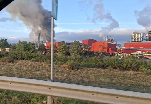 ULTIMA ORĂ VIDEO Incendiu la Kronospan Sebeș. A fost activat Planul roșu de intervenție. Mai multe persoane rănite