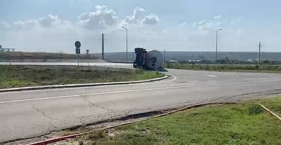 Cisternă cu gaz răsturnată pe DN 24A, zeci de oameni evacuați FOTO