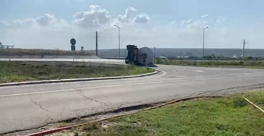 Cisternă cu gaz răsturnată pe DN 24A, zeci de oameni evacuați FOTO