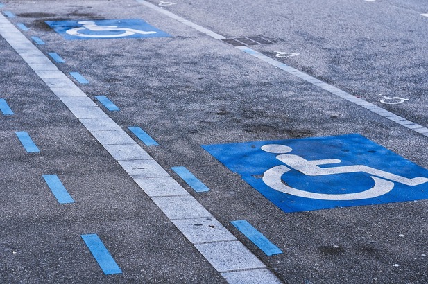 Guvernul revizuiește criteriile de încadrare în grad de handicap. Ce fraude și nereguli a constatat ministerul