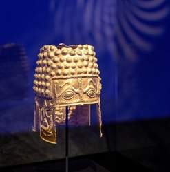 ULTIMA ORĂ România a încasat 5,7 milioane de euro, despăgubirea de asigurare pentru coiful de la Coțofenești și trei brățări de aur furate în ianuarie 2025 din Muzeul Drents din Olanda