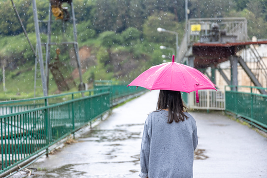 Alertă meteo în România - Cod portocaliu de vânt puternic și ploi HARTĂ
