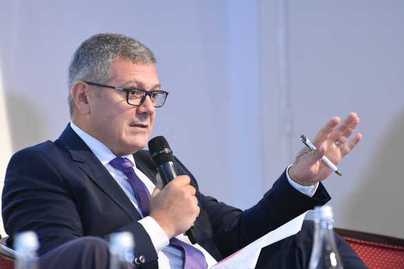 VIDEO Fiecare pacient va avea un cod personal de sănătate, diferit de CNP. Angajații din spitale, la control. A ratat România startul? - Profit Health.forum 
