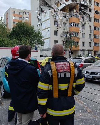 Explozie puternică în București - ”Pericol iminent” ca blocul afectat să se prăbușească, avertizează autoritățile
