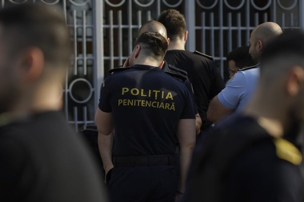 Sindicaliștii din penitenciare protestează
