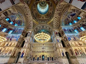 FOTO Catedrala Neamului, sfințită. Antropolog italian: Patriarhul Daniel a vrut o catedrală pentru 1.000 de ani. Constructorii i-au asigurat doar 500. Nu e întâmplător lângă Casa Poporului!