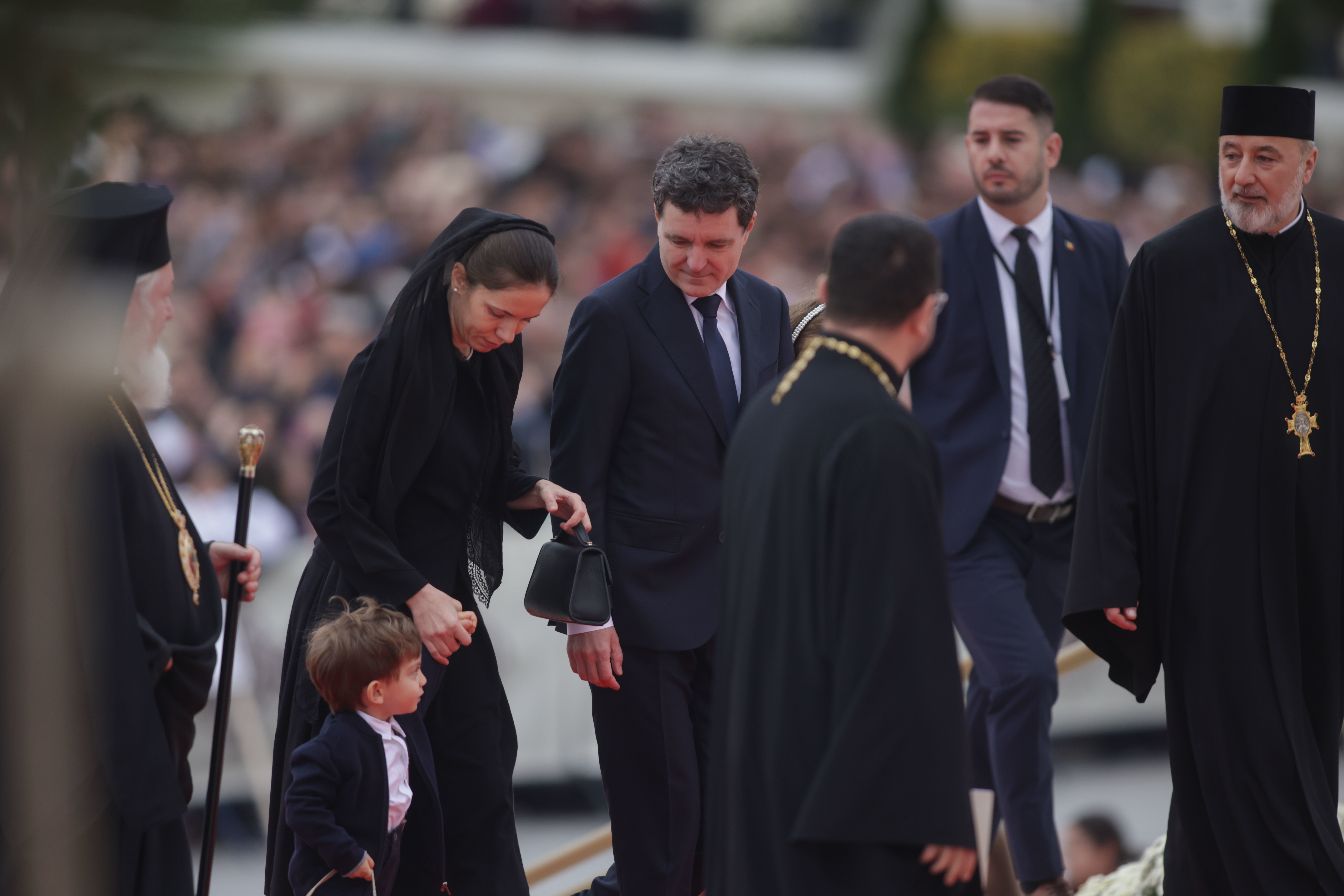 FOTO Catedrala Neamului, sfințită cu familia Nicușor Dan, Bolojan, Maia Sandu și mii de credincioși