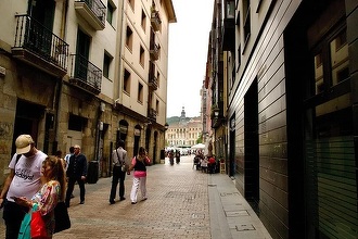 Dovadă a crizei imobiliare - Cât trebuie să muncească o familie din Spania pentru cumpărarea unei case