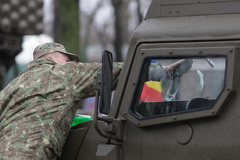Imagini spectaculoase - 3.000 militari, inclusiv străini, pe sub Arcul de Triumf FOTO&VIDEO