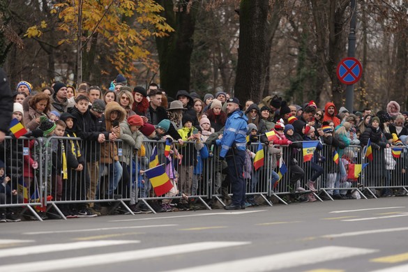 Imagini spectaculoase - 3.000 militari, inclusiv străini, pe sub Arcul de Triumf FOTO&VIDEO