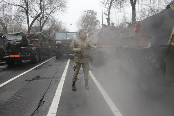 Imagini spectaculoase - 3.000 militari, inclusiv străini, pe sub Arcul de Triumf FOTO&VIDEO