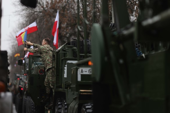 Imagini spectaculoase - 3.000 militari, inclusiv străini, pe sub Arcul de Triumf FOTO&VIDEO