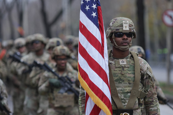 Imagini spectaculoase - 3.000 militari, inclusiv străini, pe sub Arcul de Triumf FOTO&VIDEO