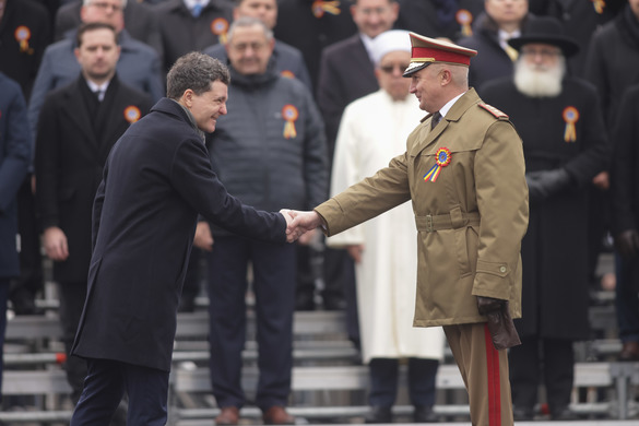 Imagini spectaculoase - 3.000 militari, inclusiv străini, pe sub Arcul de Triumf FOTO&VIDEO